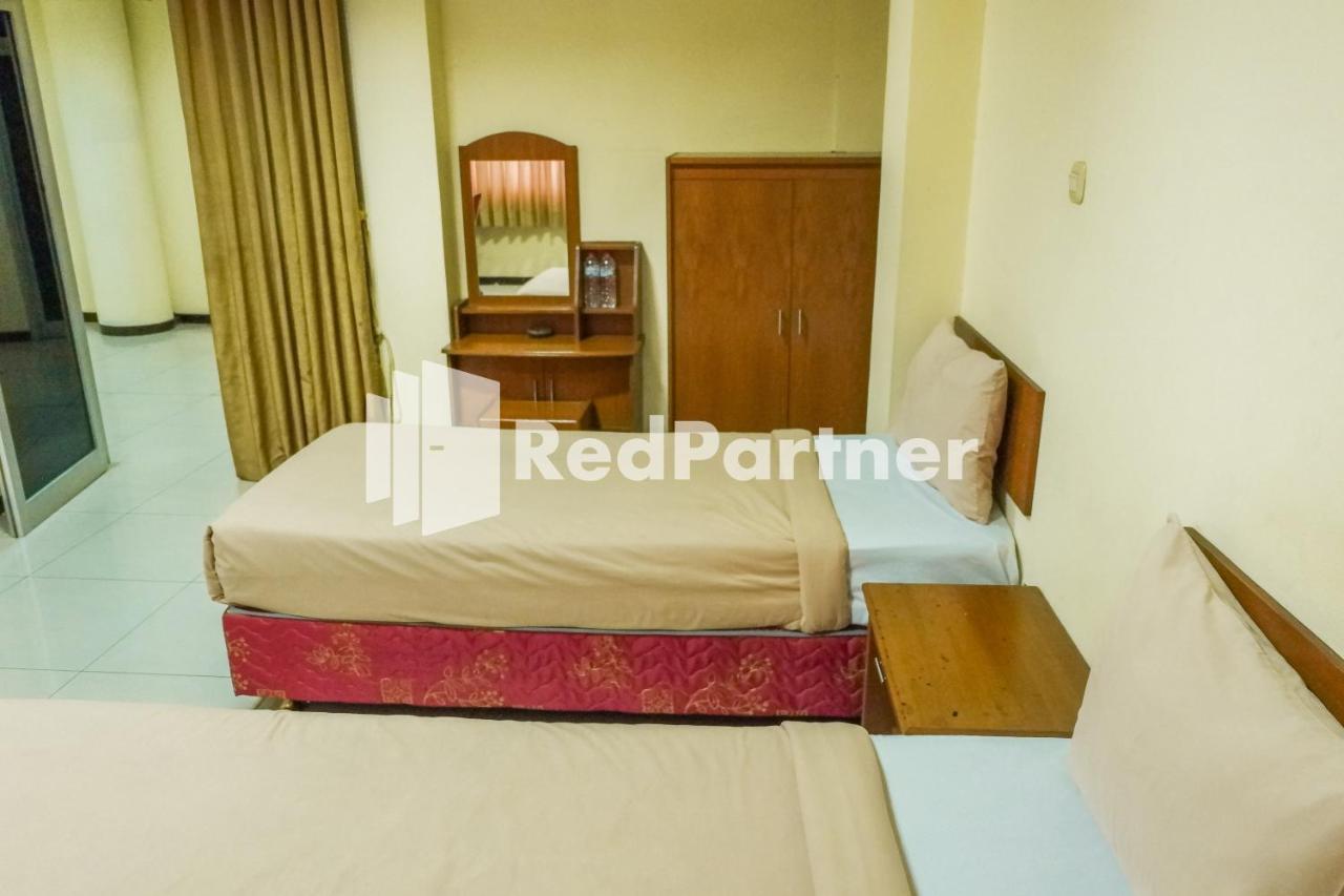 Grand Kembar Redpartner Hotel