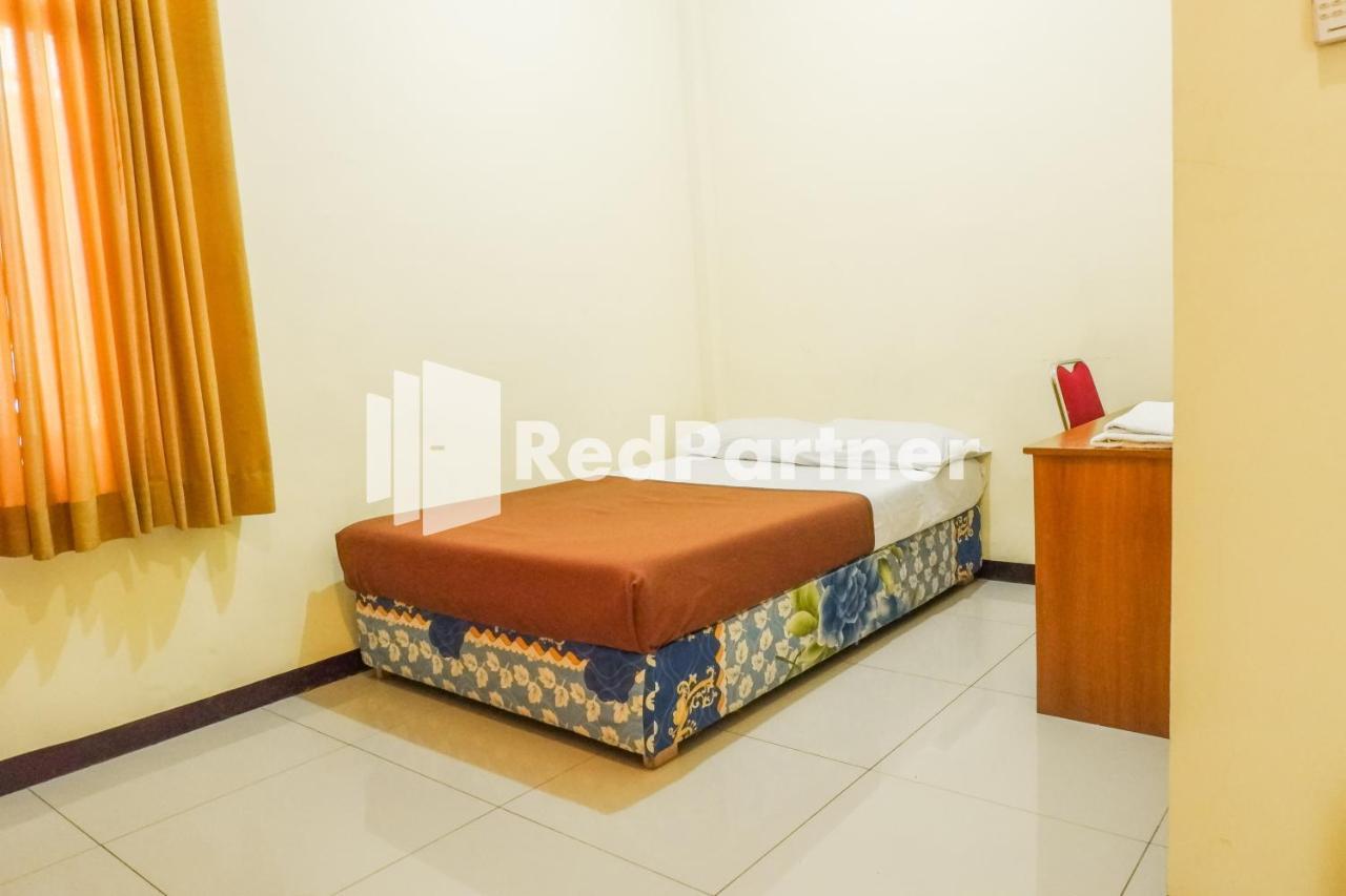 Grand Kembar Redpartner Hotel