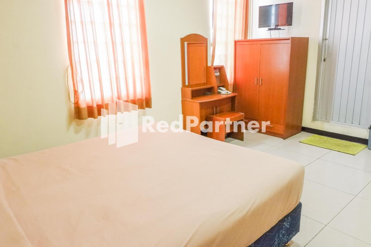 Grand Kembar Redpartner Hotel