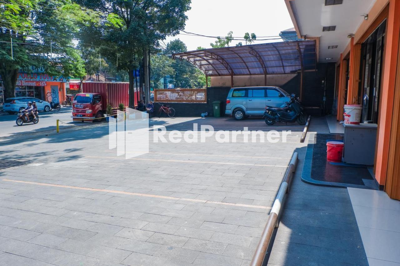 Grand Kembar Redpartner Hotel